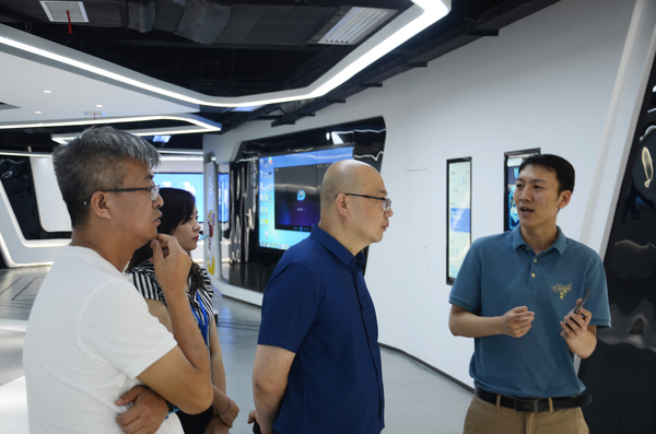 西安市航天基地管委会党工委书记牛恺一行莅临企鹅智媒参观指导